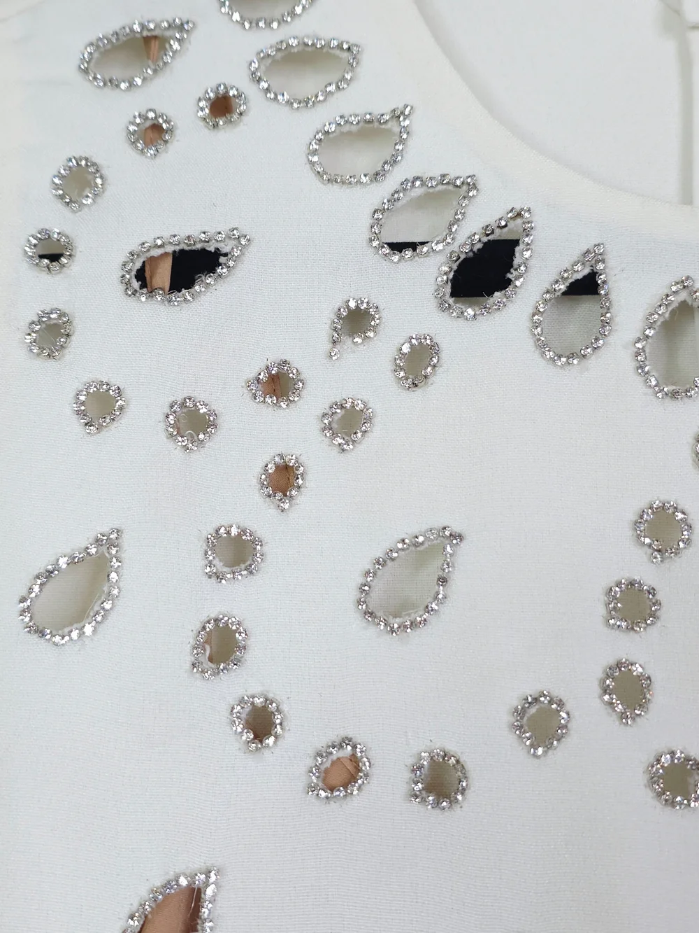 Alexis Tavy Top White Rhinestone Crystal Laser Cut Out Cropped NWT Size S - Picture 6 of 12